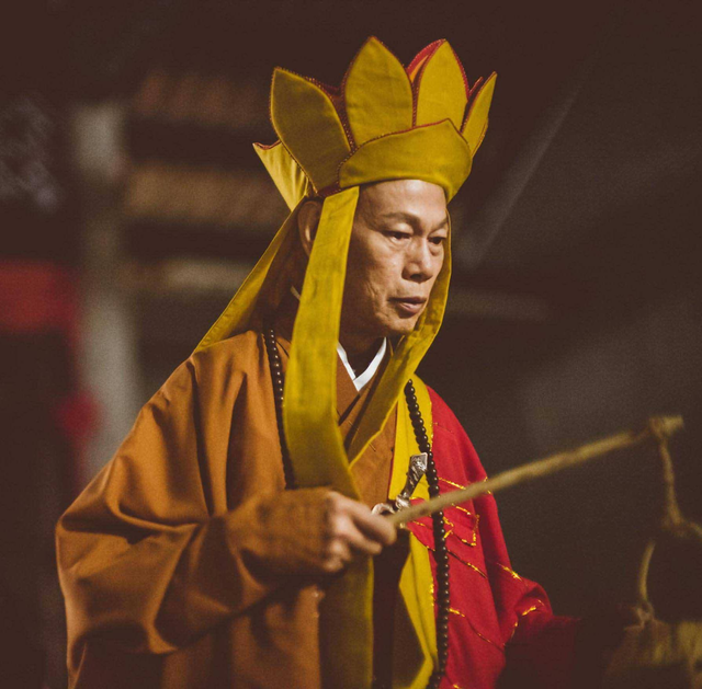 罗家英